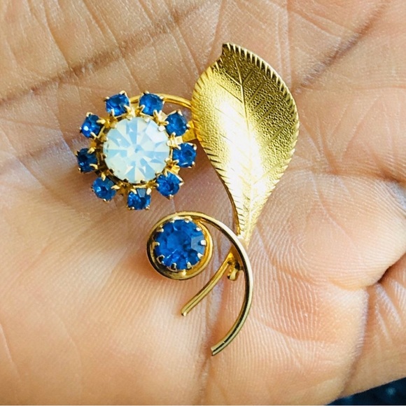 VTG Rhinestone Blue Milky Glass Flower Pin Brooch - Picture 4 of 4